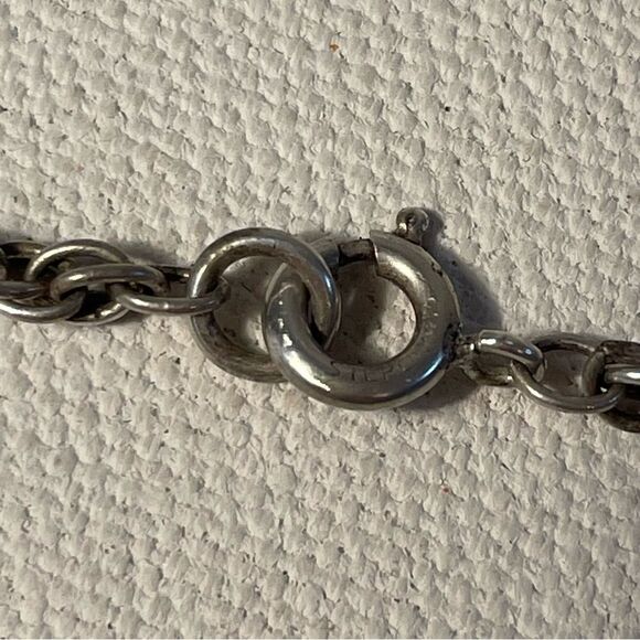 Vintage sterling silver filigree heart on sterling silver chain - Picture 12 of 12